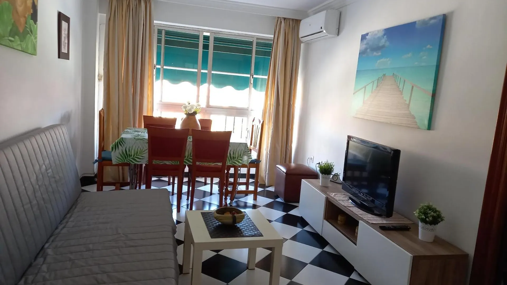 Malaga Downtown And Beach Apartment