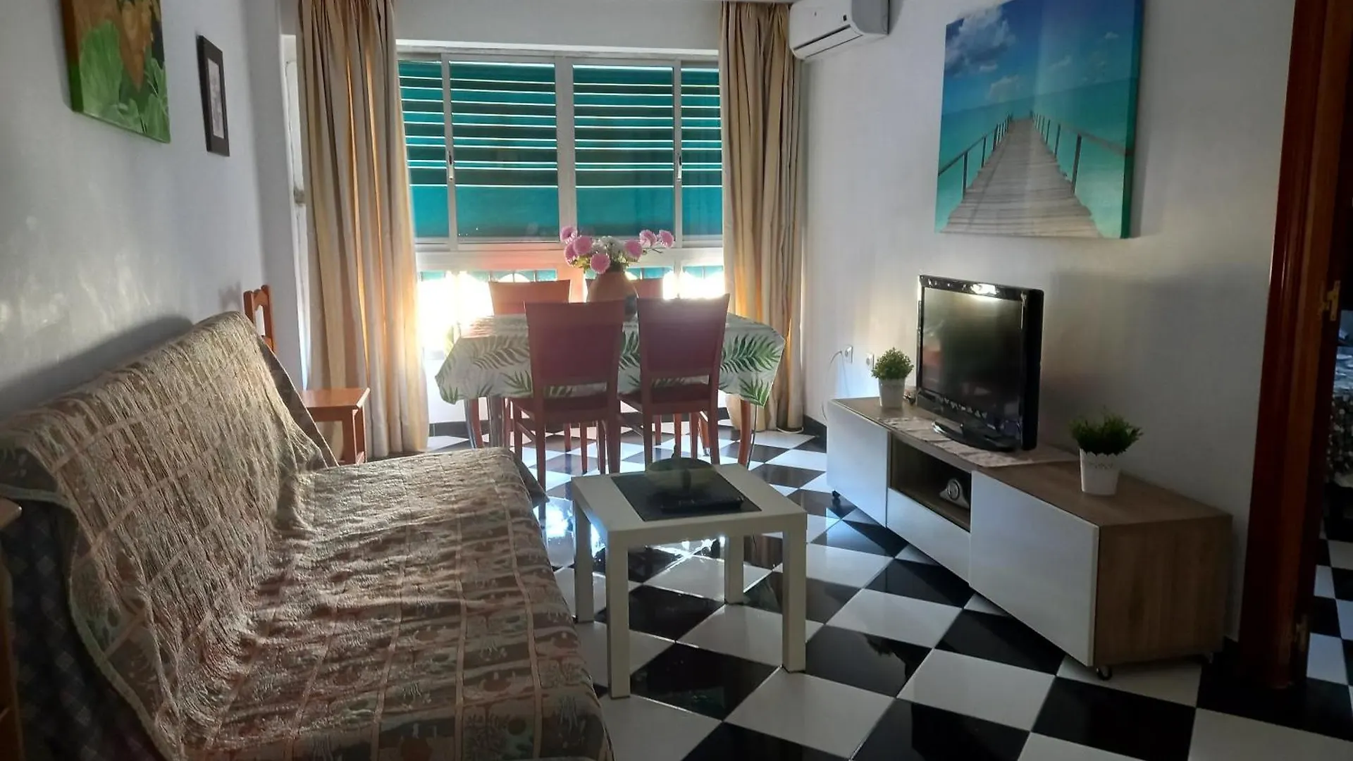 Malaga Downtown And Beach Apartment