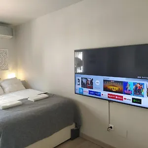 Apartamento Acogedor Y Moderno Estudio En Capuchinos, Málaga